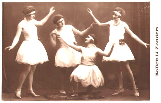 Foto: vier Balletttänzerinnen
