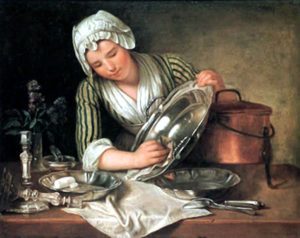 Dienstmädchen putzt Silbergeschirr