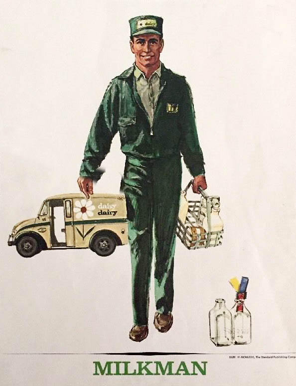 us-amerikanischer Milchmann in Uniform bringt Milchflaschen