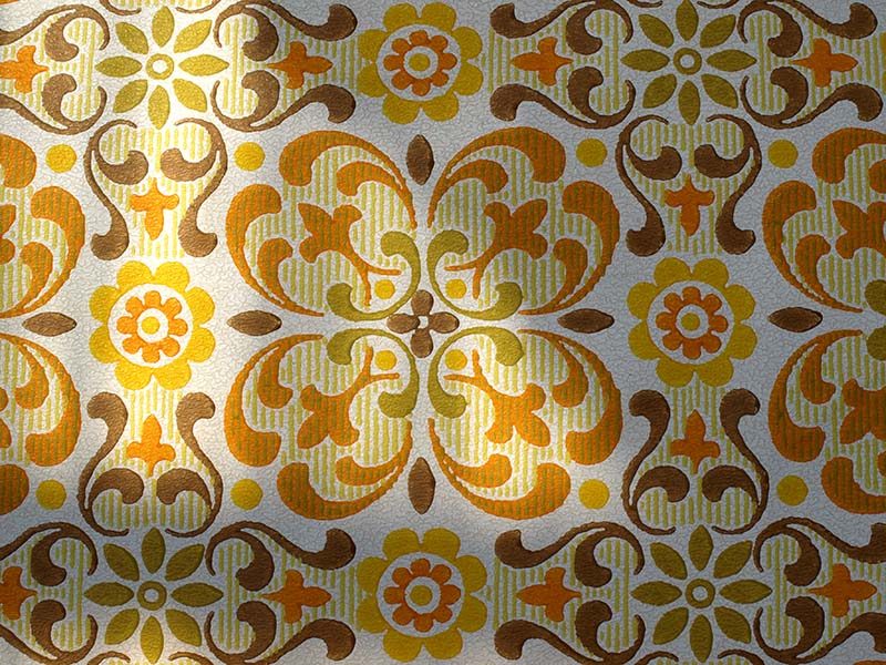 florale Tapete aus den 70er Jahren in gelb-orange-braun-Tönen