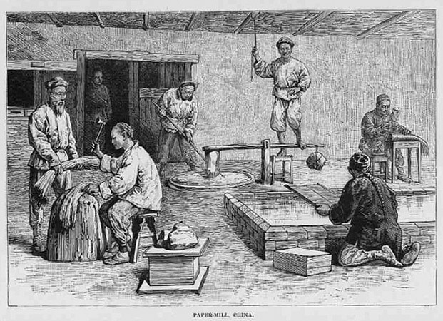 sw-Zeichnung: chinesische Papiermühle, viele Männer bei der Arbeit