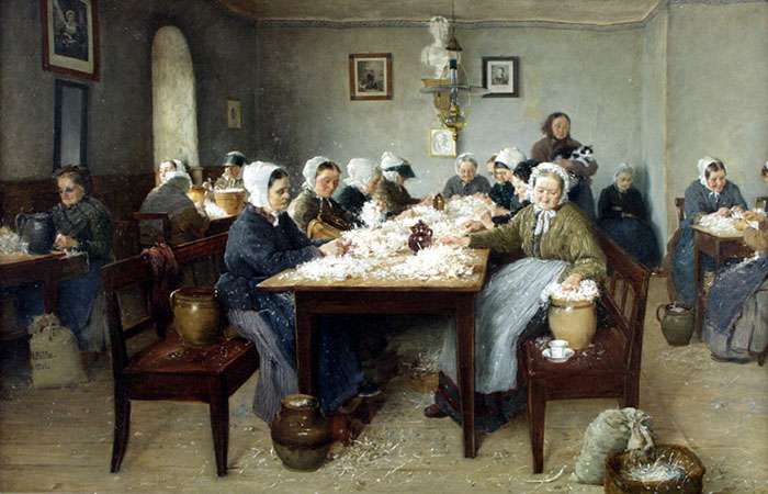 Gemälde: viele ältere Frauen mit weißen Hauben an langen Tischen beim Federnschleißen