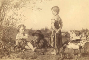 Gemälde: kleines Gändemädchen mit Gerte hintern Rücken, Zöpfchen, barfuß auf der Wiese mit vielen Gänsen; links vor ihr im Gras ein größerer und kleiner Junge