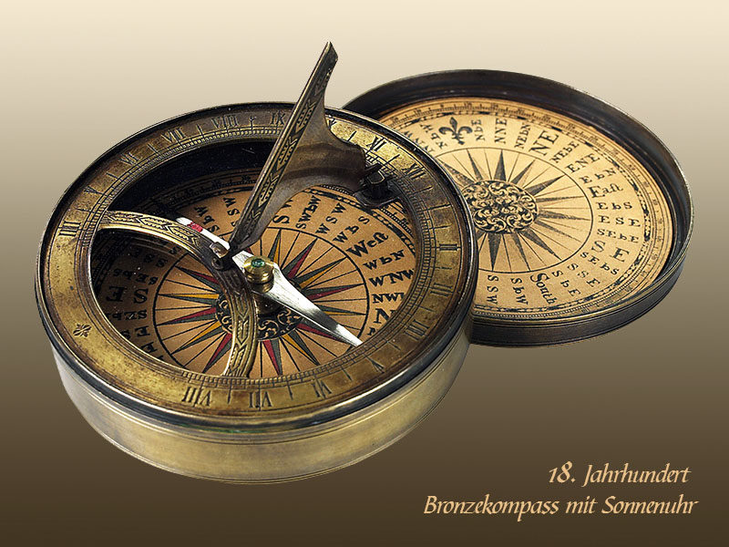 Farbfoto: Bronzekompass mit Sonnenuhr aus dem 18. Jahrhundert