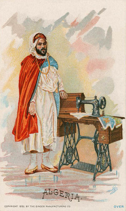 alte Postkarte: algerischer Mann steht neben Nähmaschine