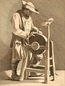 alter Stich: stehend arbeitender Mann in Holzschuhen bewegt die aufgebockte Schleifsteinscheibe mittels Fußpedal, von oben tröpfelt beim Schleifen Wasser aus einem Loch an der Spitze eines Holzschuhs auf den Stein