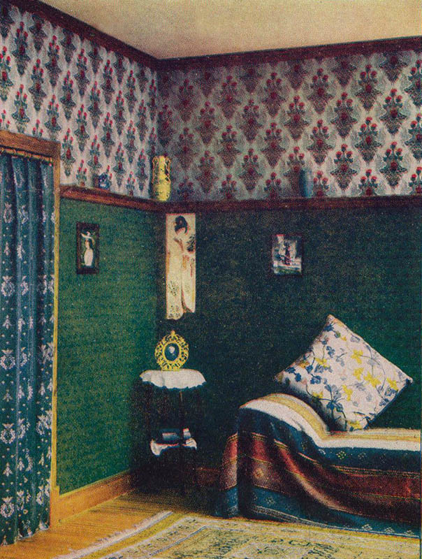 Wohnzimmer mit aparter Tapete