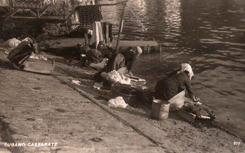 Foto: Waschfrauen am Fluss
