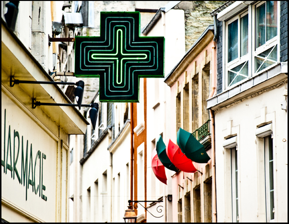 grünes Kreuzzeichen für Apotheke
