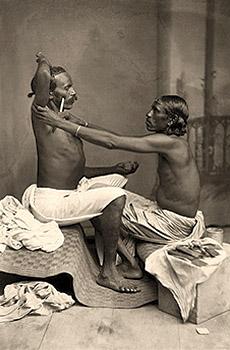 sw Postkarte: Mann aus Ostindien praktiziert Barbierservice - 1890, Trinidad