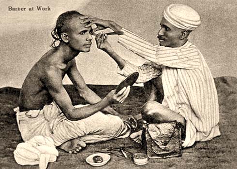 sw Postkarte: Mann lässt sich Kopf rasieren - 1915, Sudan