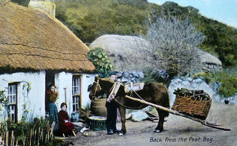 Postkarte: Pferd mit Torf kommt zurück zum Cottage