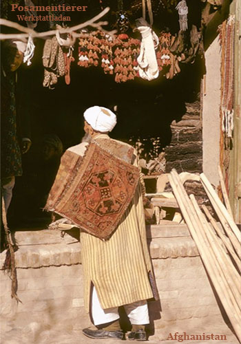 Farbfotokarte: afghanischer Posamentierer und Kunde ~ 1970