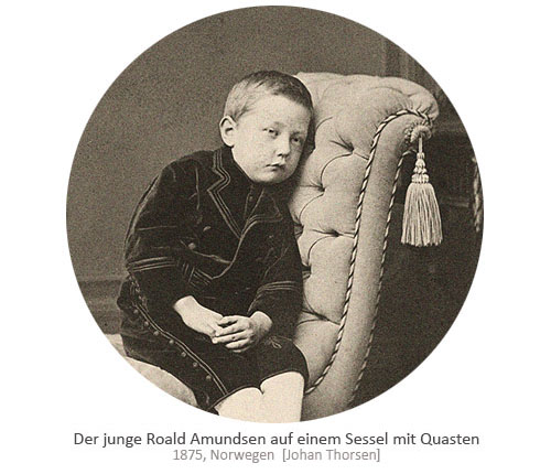 sw Foto: der junge Amundsen auf Sessel mit Quasten - 1875, NO