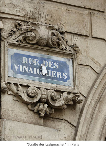 Farbfoto: altes Straßenschild 'Straße der Essigmacher' in Paris