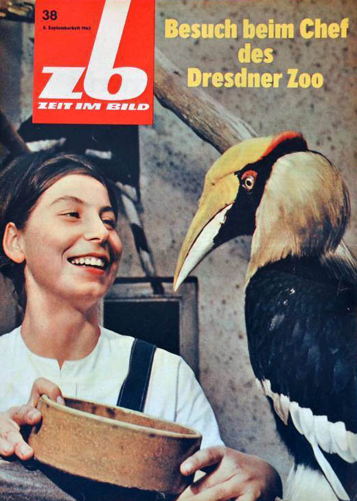Zeitschriftencover: Tierwärterin mit Vogel