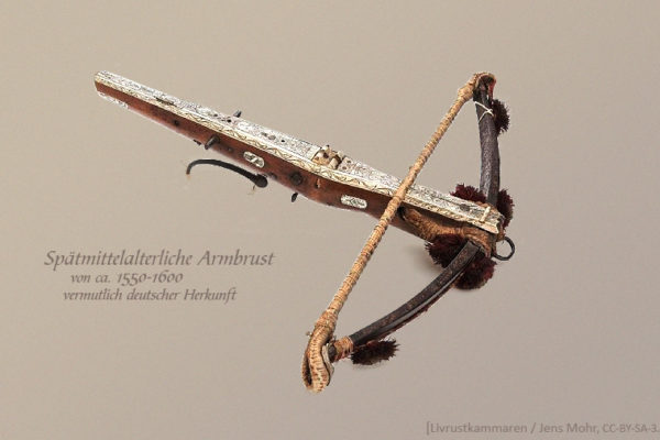 Farbfoto: Spätmittelalterliche Armbrust, vermutlich deutscher Herkunft - ca. 1550-1600