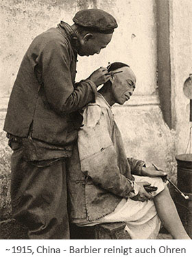 sw Fotopostkarte: Barbier reinigt auch Ohren ~1915, China