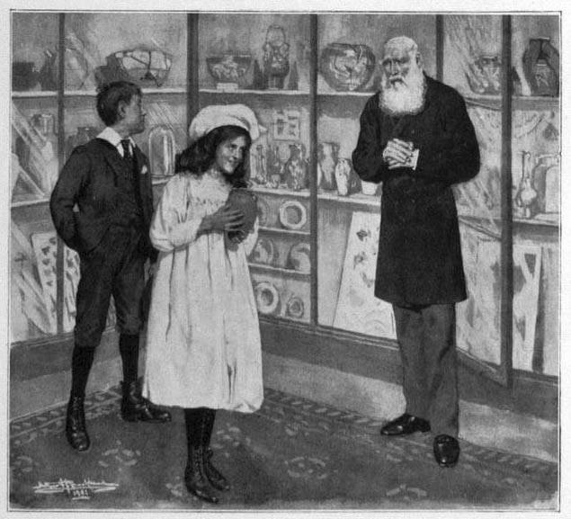 sw-Bild: junger Mann und junge Frau beim alten Antiquitätenhändler