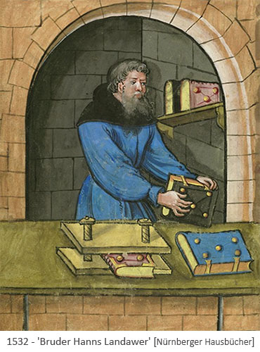Buchmalerei: Bruder Landawer hält fertig eingebundenes Buch, vor ihm Buch in Spannrahmen - 1532