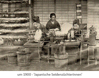 sw Foto: 3 Japanerinnen bearbeiten Kokons ~1900