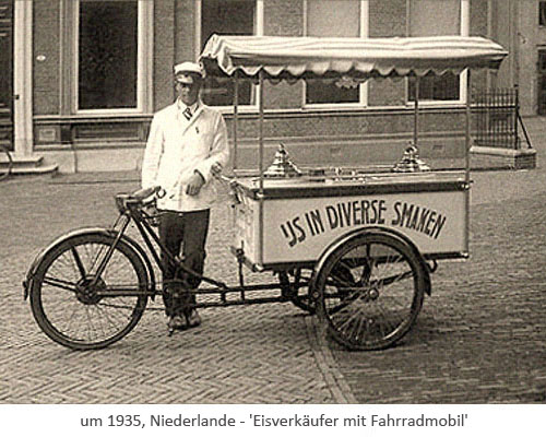 sw Fotopostkarte: Eisverkäufer mit Fahrradmobil ~1935, Niederlande
