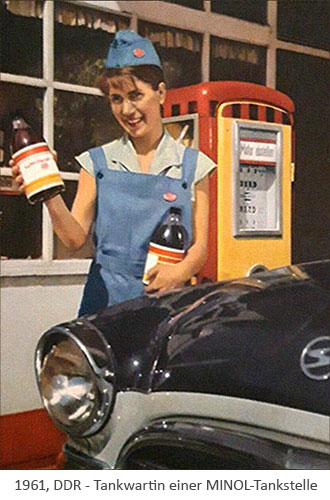 Farbfoto: Tankwartin einer MINOL-Tankstelle - 1961, DDR