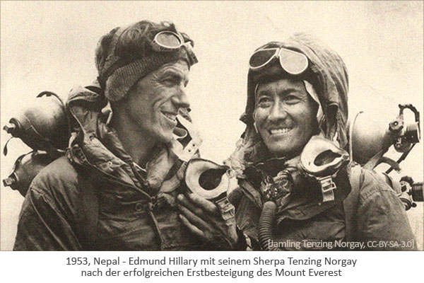 sw Foto: Edmund Hillary mit Sherpa Tenzing Norgay nach erfolgreicher Erstbesteigung des Mount Everest - 1953, Nepal