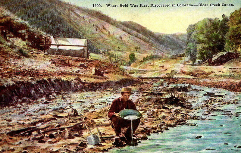 farbige Postkarte: Mann sitzt am Fluss und such nach Gold