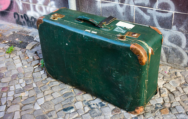 Foto: grüner, alter Koffer
